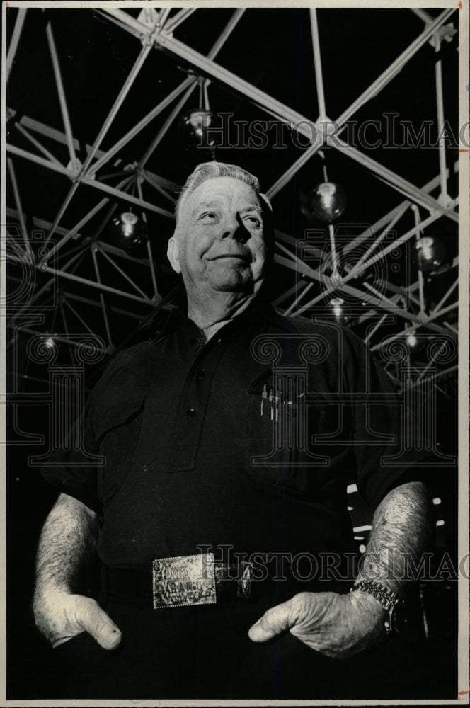 1981 Press Photo Paul Neal American oilwell firefighter - RRW15243 - Historic Images