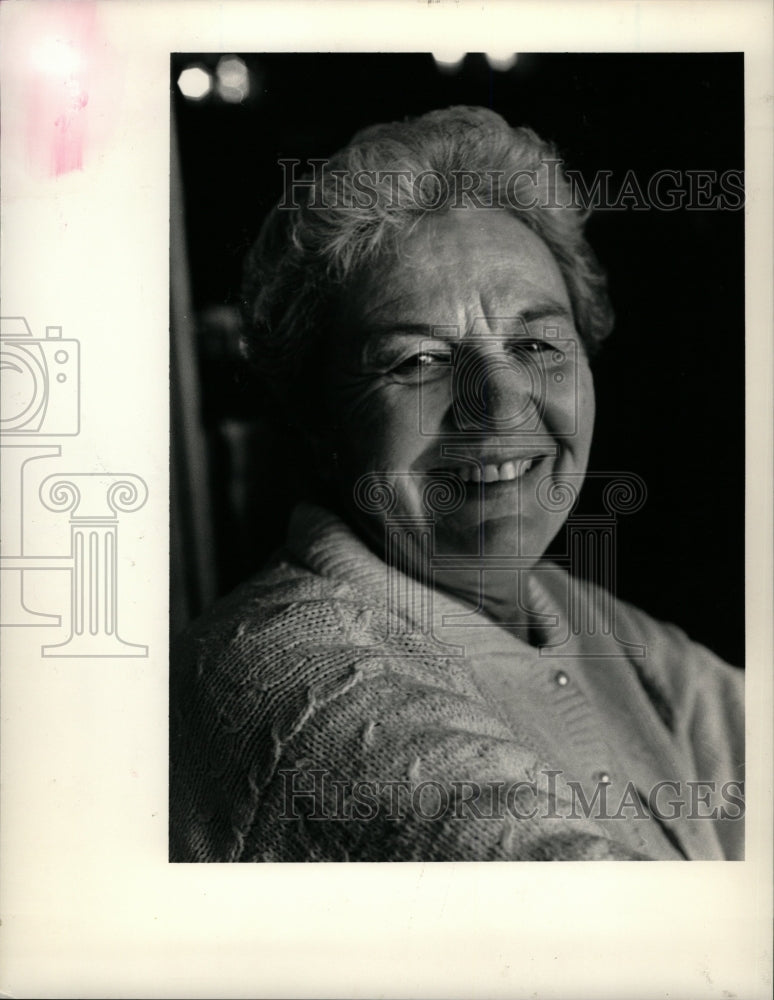 1987 Press Photo Mrs. Donna Adrian, Restaurant Owner. - RRW15273 - Historic Images