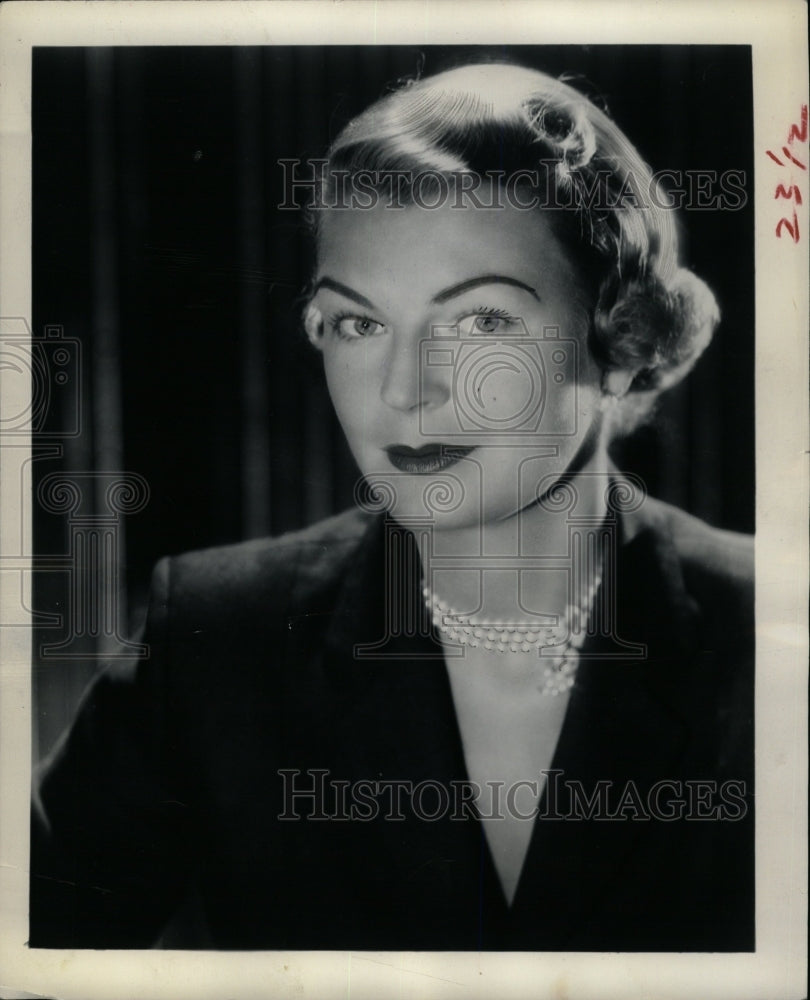 1955 Press Photo Pamela Lindus Mademoiselle Magazine - RRW15355 - Historic Images