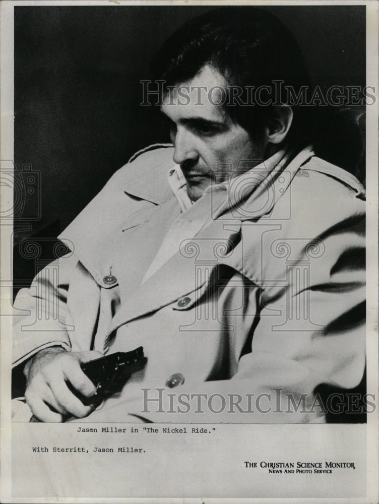 1975 Press Photo JASON MILLER AMERICAN ACTOR - RRW15431 - Historic Images