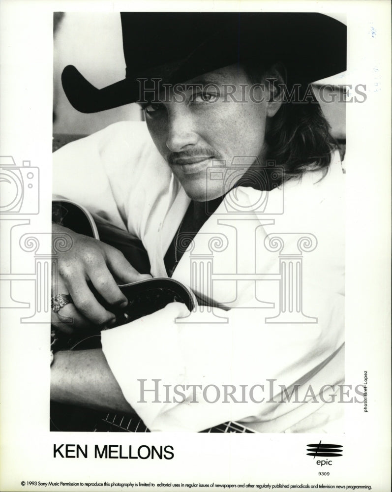 1994 Press Photo Ken Mellons American Singer - RRW15495 - Historic Images