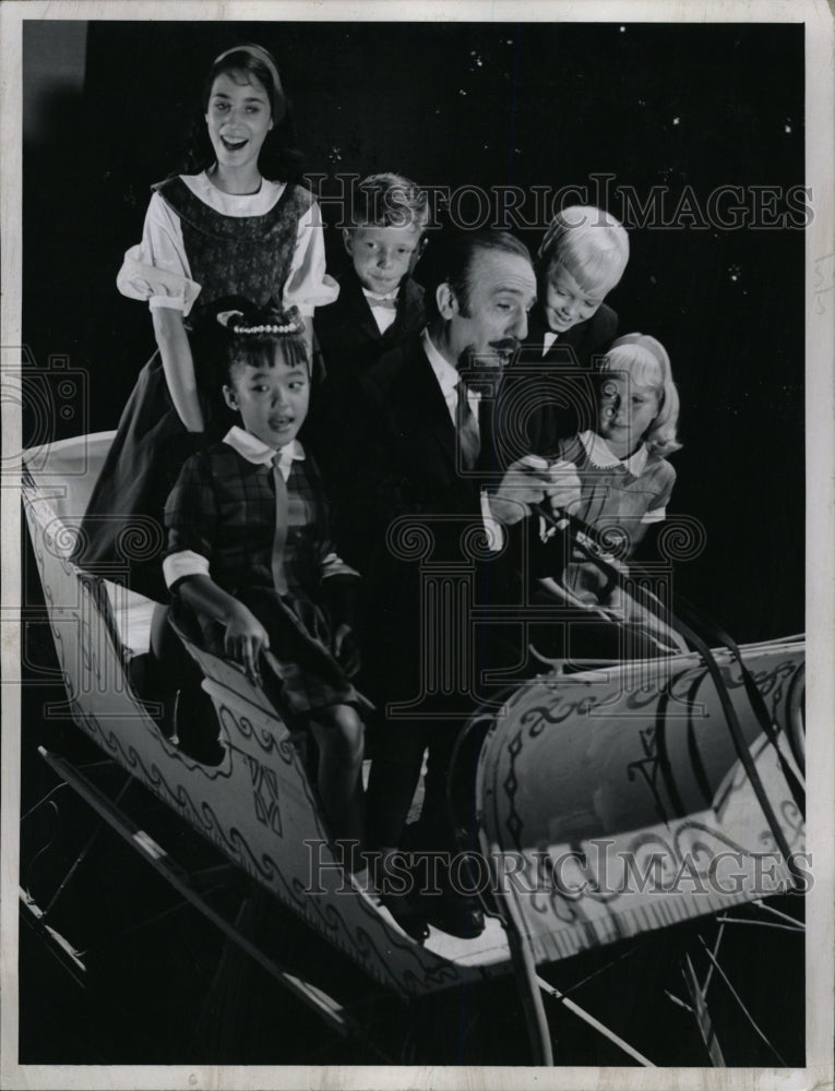 1965 Press Photo Mitch Miller Christmas - RRW15567 - Historic Images