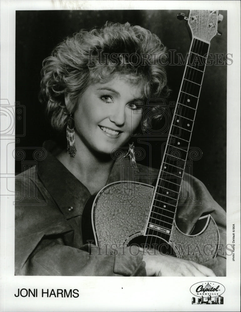 1990 Press Photo JONI HARMS AMERICAN MUSIC SINGER - RRW15669 - Historic Images