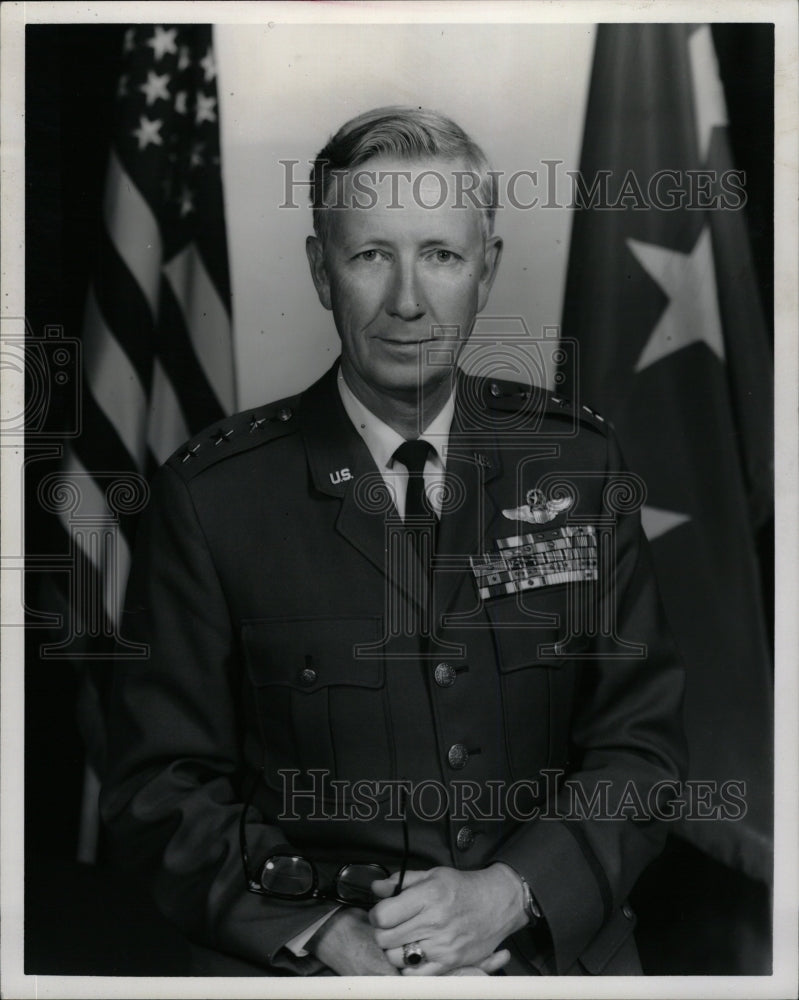 1977 Press Photo Lt. Gen. James R. Allen - RRW15699 - Historic Images