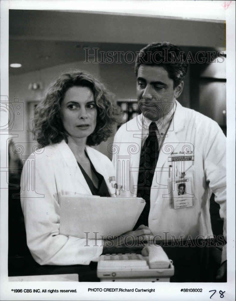 1997 Press Photo Kathryn Harrold Adam Arkin Chicago Hop - RRW15791 - Historic Images