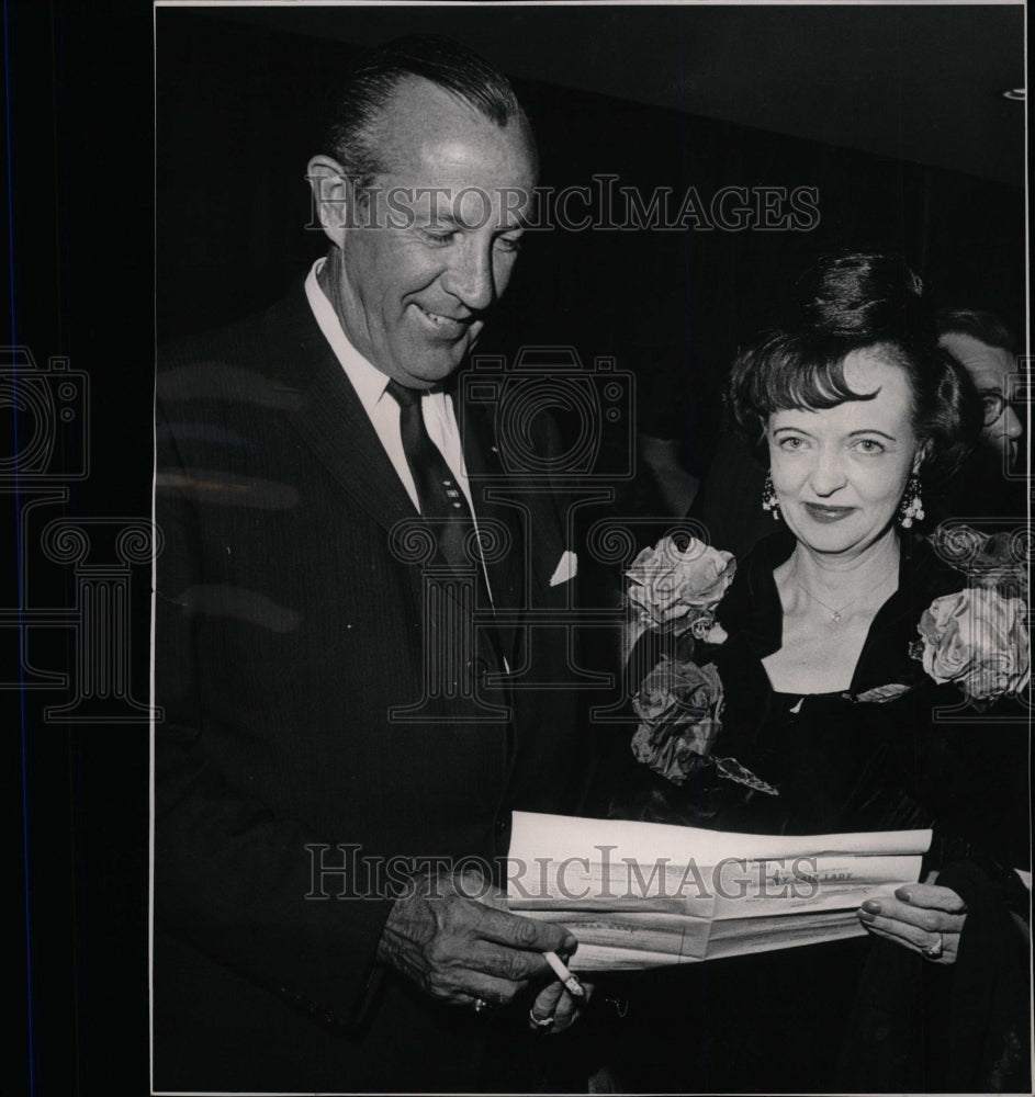 1962 Press Photo Mrs Florence Axton Edward My Fair Lady - RRW15903 - Historic Images