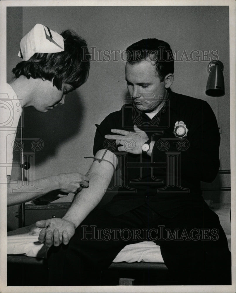 1967 Press Photo Nurse Karen Frissell William Aumiller - RRW15911 - Historic Images