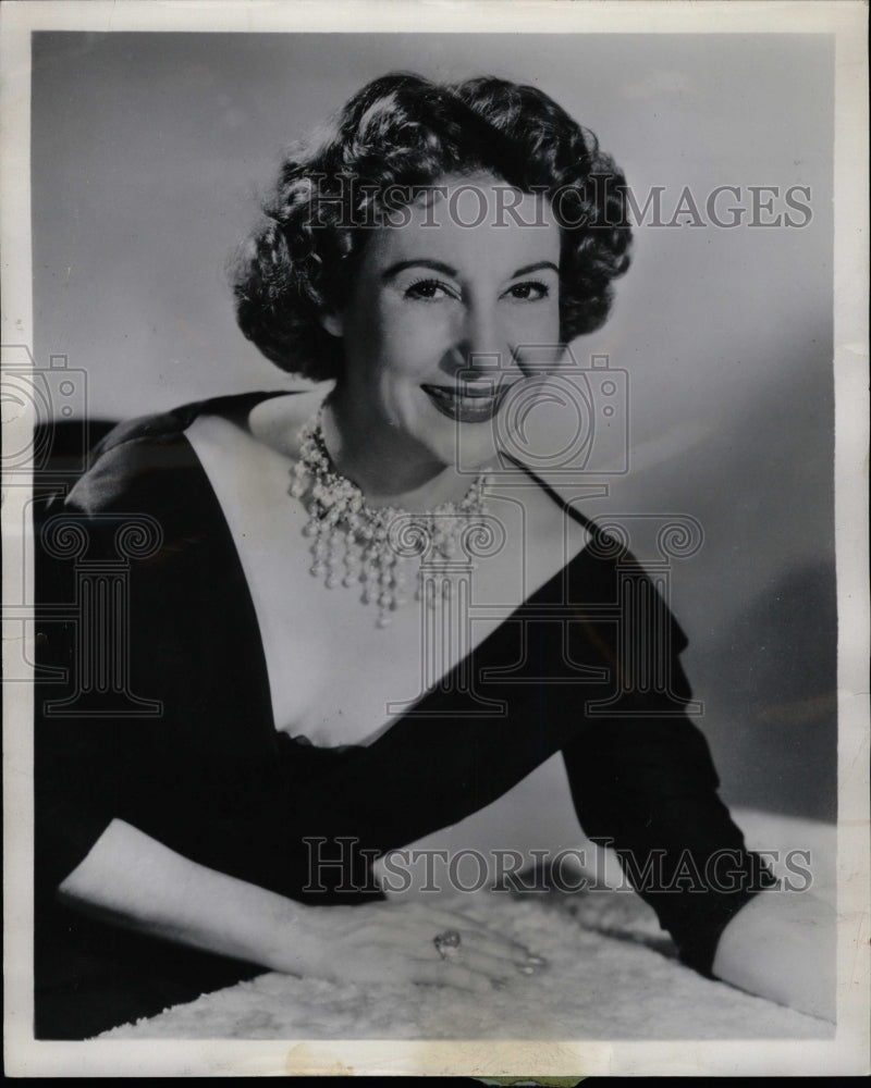 1955 Press Photo Arlene Francis Gate Post John Emery - RRW16053 - Historic Images