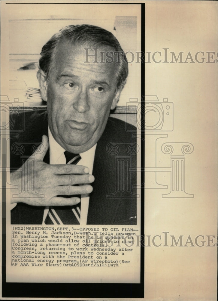 1975 Press Photo Sen Gen Henry Jackson oil price plan - RRW16367 - Historic Images