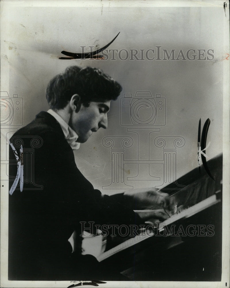 1967 Press Photo Vladimir Davidovich Ashkenazy Pianist - RRW16465 - Historic Images