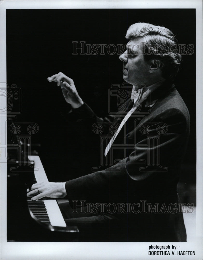 1986 Press Photo Pianist Lee Luvisi Aspen Orchestra - RRW16539 - Historic Images