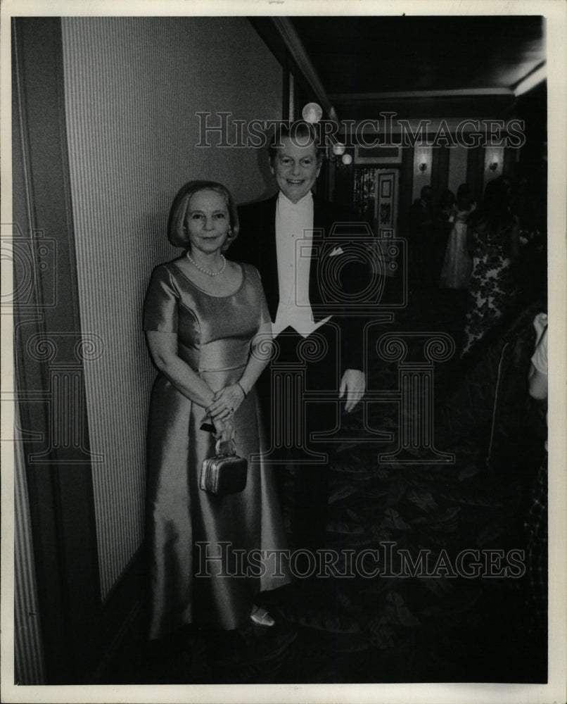 1976 Press Photo Donald Seawll wife attend Party - RRW16547 - Historic Images