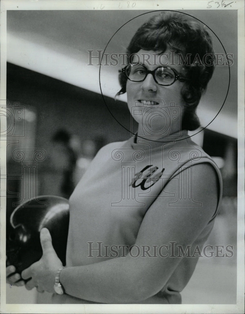 1972 Press Photo Dotty Fothergill bowler Denver field - RRW16675 - Historic Images