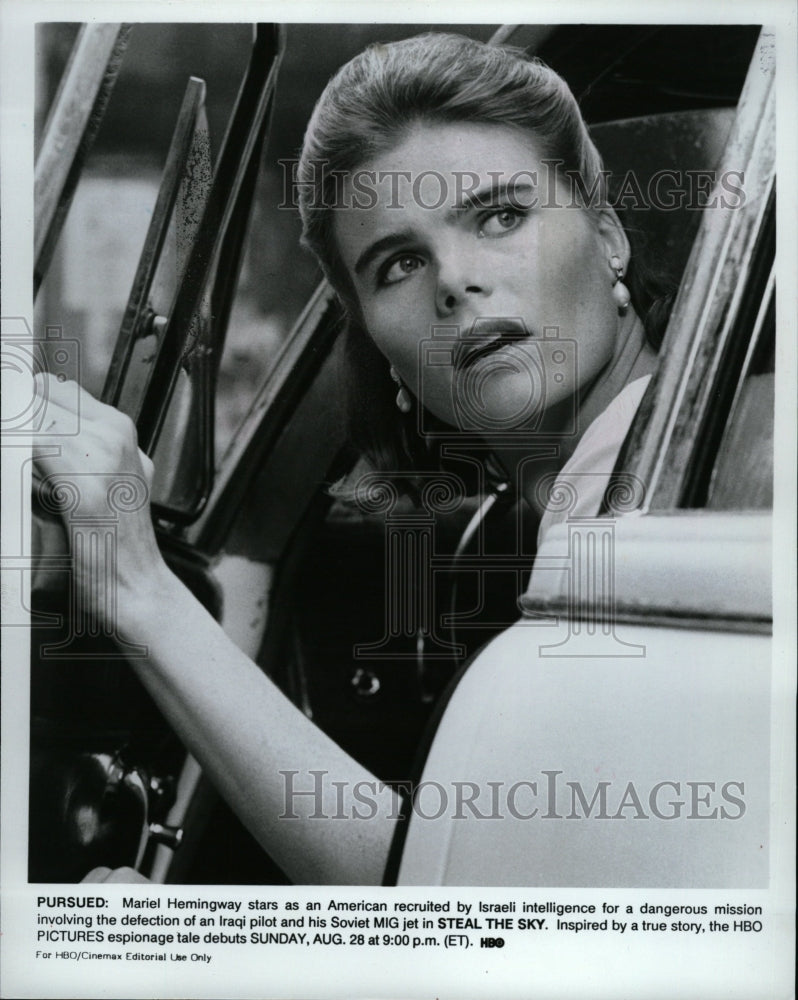 1988 Press Photo Mariel Hemingway American recruited - RRW17101 - Historic Images