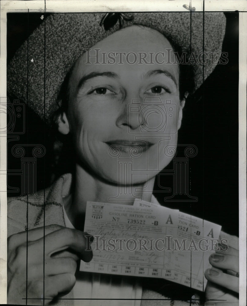 1942 Press Photo Leon Henderson Husband Ration Sysytem - RRW17205 - Historic Images