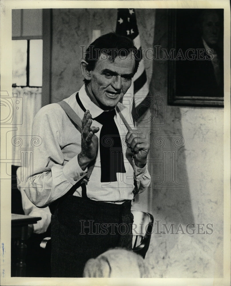 1975 Press Photo Hal Holbrook American Actor TV - RRW17801 - Historic Images