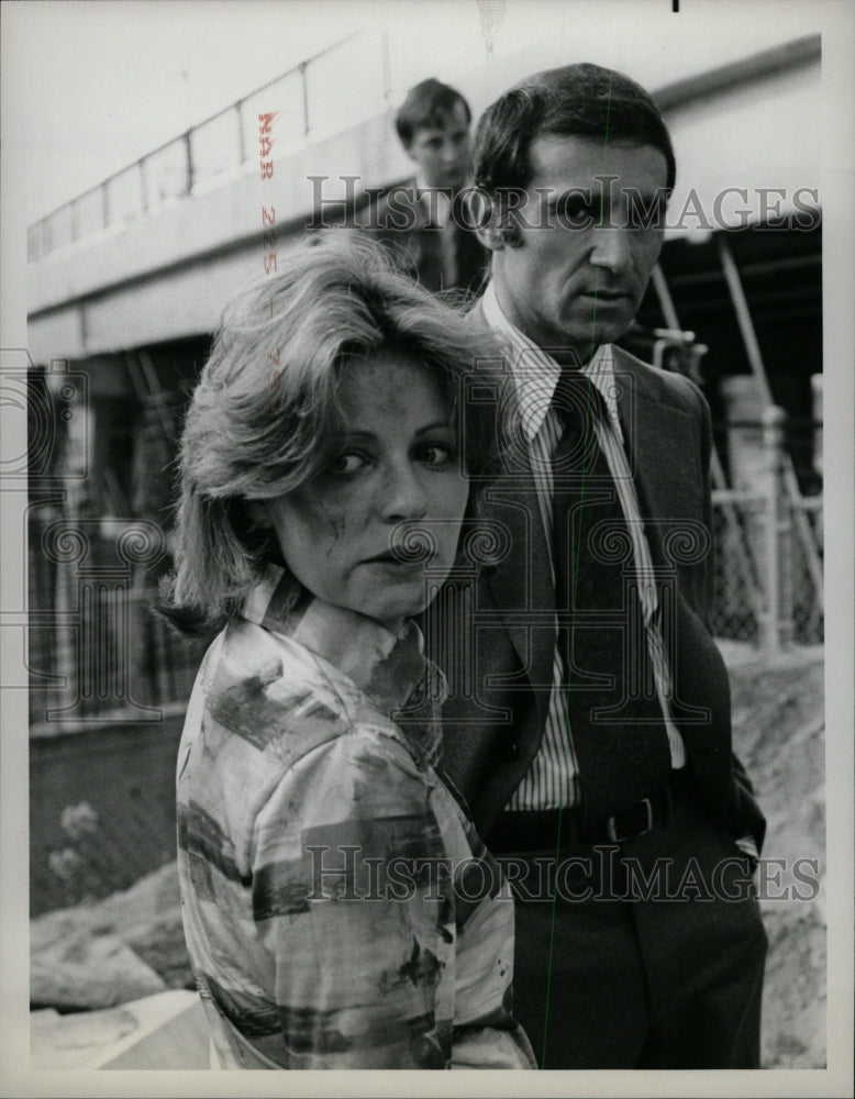 1975 Press Photo Actor T Lo Bianco P Duke Police Story - RRW18227 - Historic Images