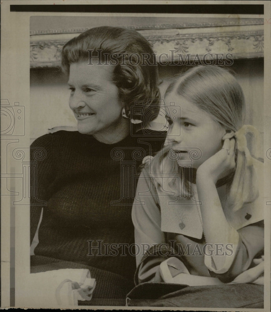 1975 Press Photo First Lady Betty Ford Hall Retarded - RRW18523 - Historic Images