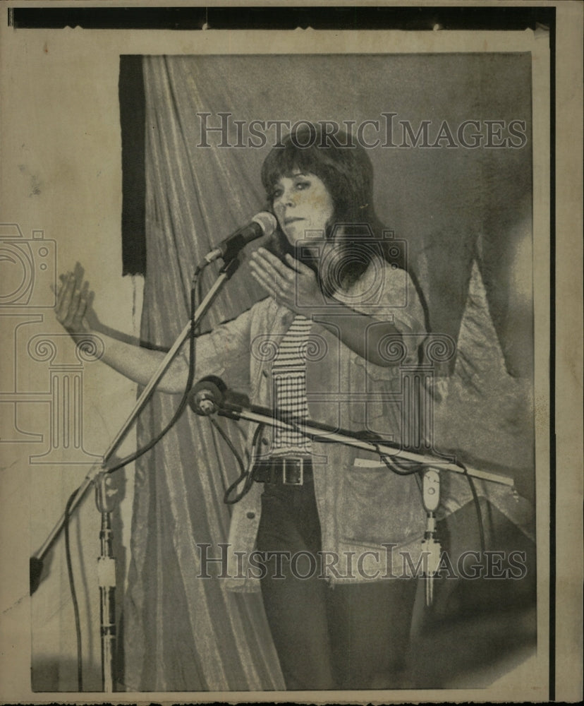 1972 Press Photo Actress Fonda Speaking Antiwar Rally - RRW18565 - Historic Images