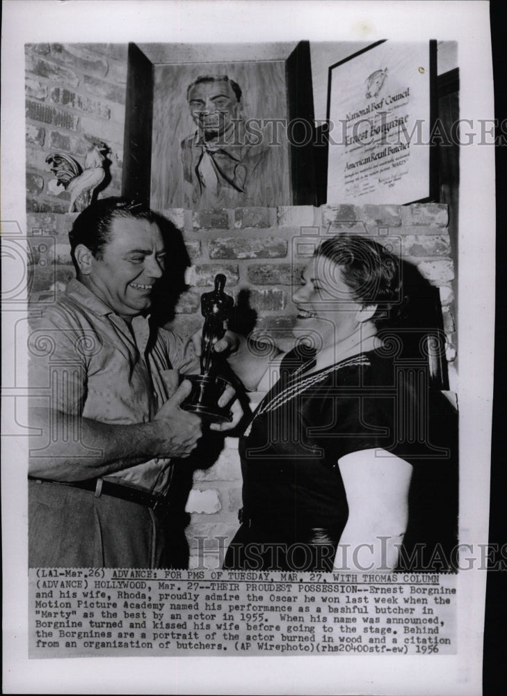 1956 Press Photo Ernest Borgnine Actor Oscar Winner - RRW18717 - Historic Images