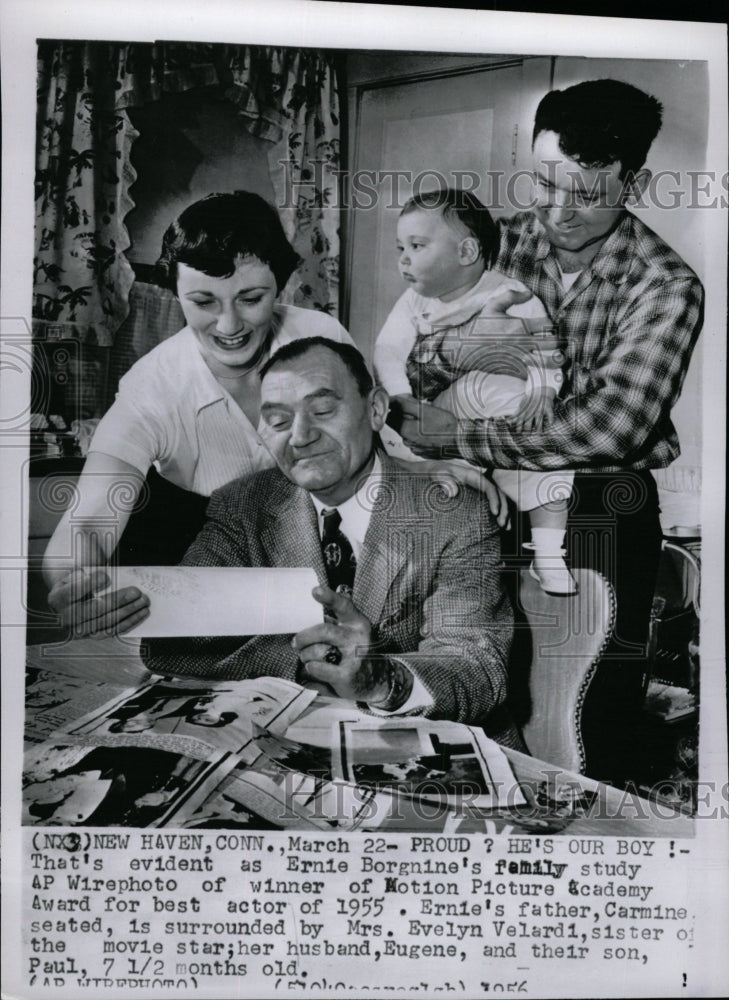 1956 Press Photo Ernest Borgnine&#39;s Family Looks At Phot - RRW18725 - Historic Images