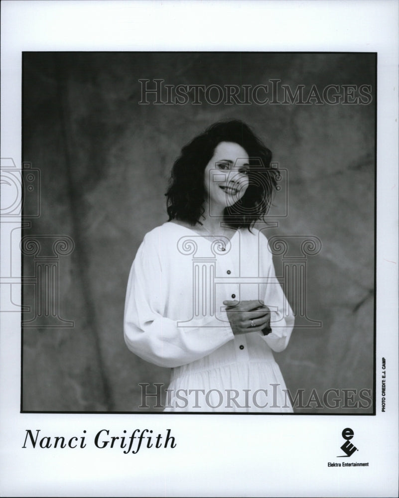 1993 Press Photo Nanci Griffith Singer - RRW18817 - Historic Images