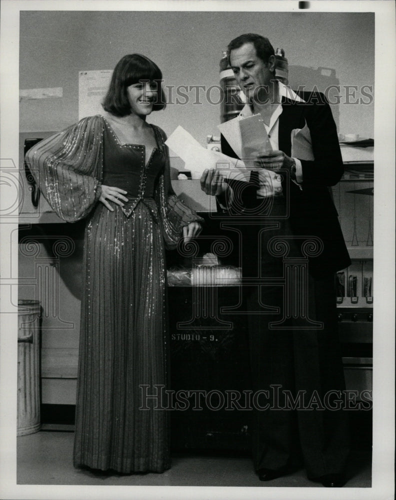 1977 Press Photo Kennedy Curtis Together 3 Girls 3 - RRW18925 - Historic Images