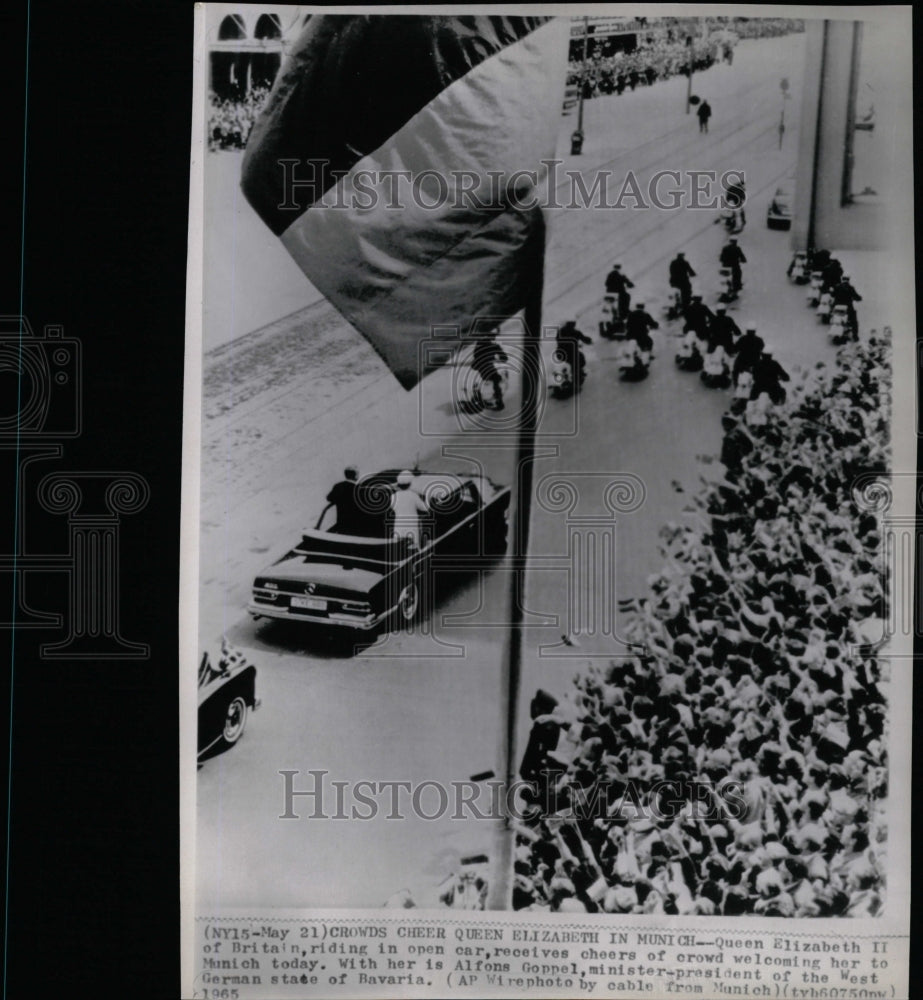 1965 Press Photo Queen Elizabeth II - RRW19077 - Historic Images