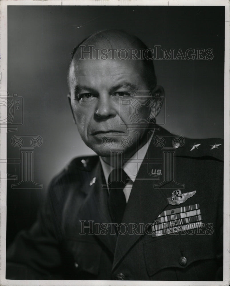 1957 Press Photo James E. Briggs U.S. Air Force - RRW19101 - Historic Images