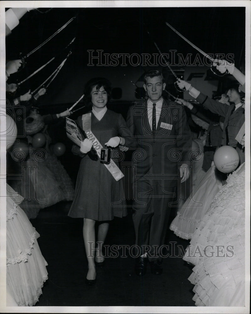 1965 Press Photo Gidget Farrell Military Honors - RRW19169 - Historic Images