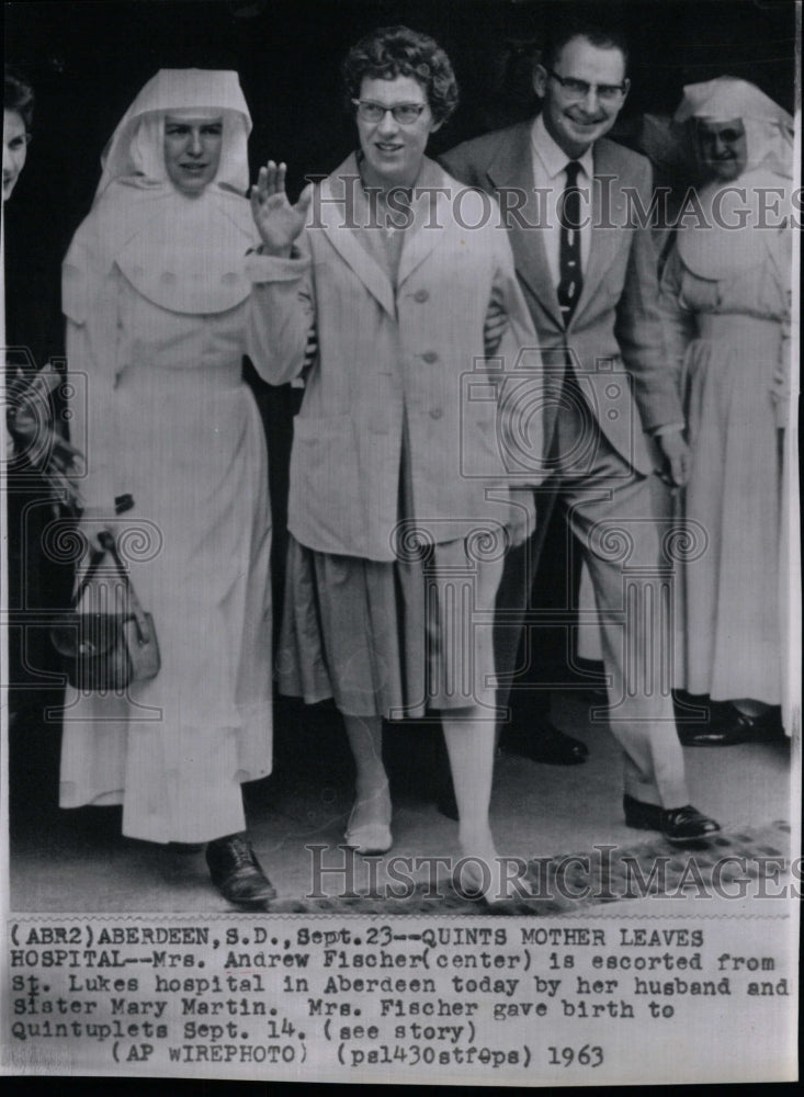 1963 Press Photo Parents of first surviving quintuplets - RRW19227 - Historic Images