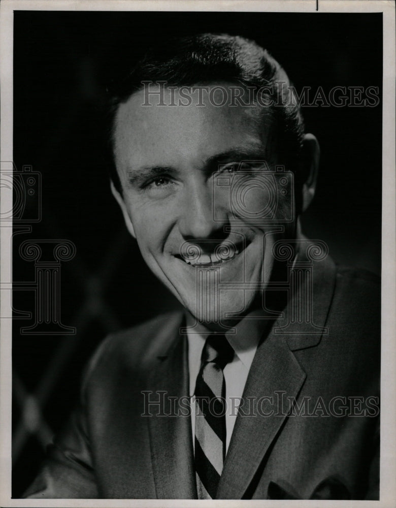 1965 Press Photo Mervyn Edward Host Singer Mogul - RRW19247 - Historic Images