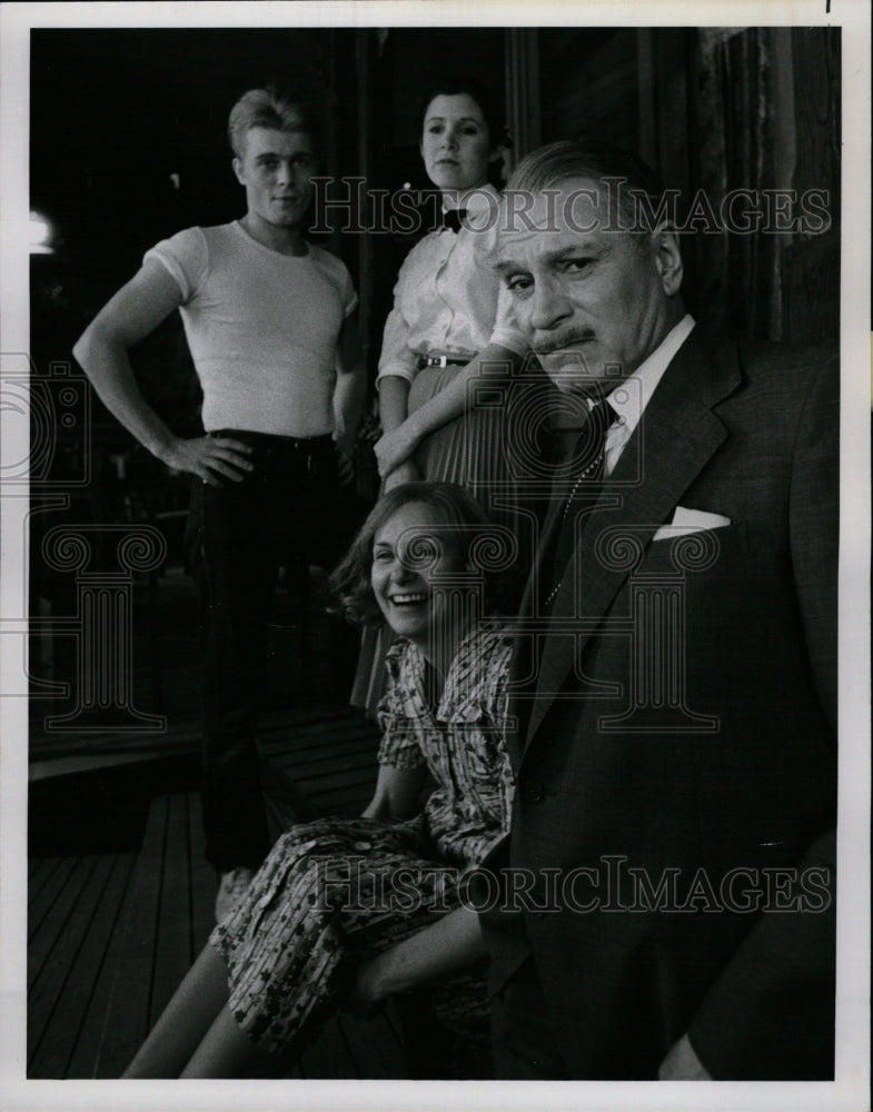 1977 Press Photo Joanne Woodward and Laurence Olivier - RRW19371 - Historic Images