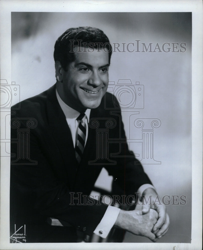 1960 Press Photo Frank Guarrera, Opera - RRW19481 - Historic Images