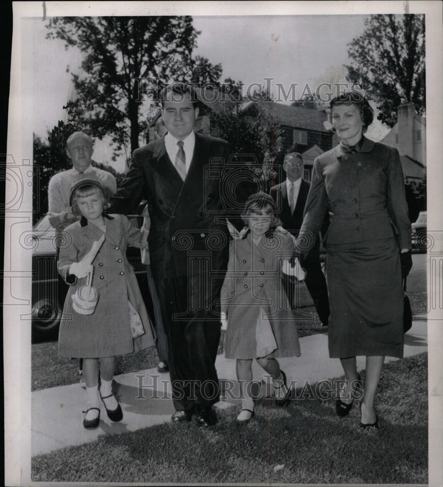 1955 Press Photo Vice President Richard Nixon &amp; family - RRW19525 - Historic Images