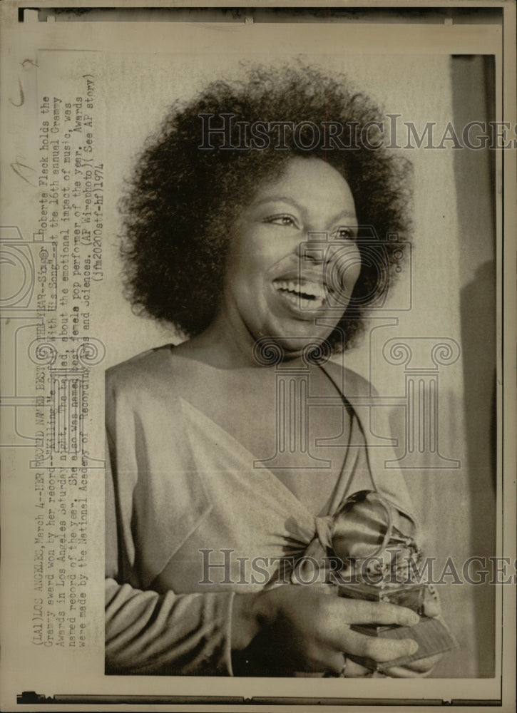 1974 Press Photo Singer Roberta Flack Grammy Awards - RRW19671 - Historic Images