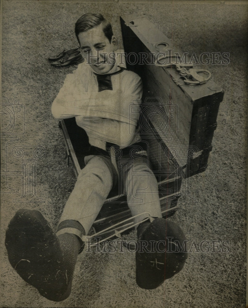 1967 Press Photo Dan Flaggman Escape Artist Trick - RRW19681 - Historic Images