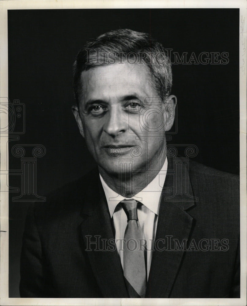 1965 Press Photo David Lit state adviser Bureau Health - RRW20083 - Historic Images