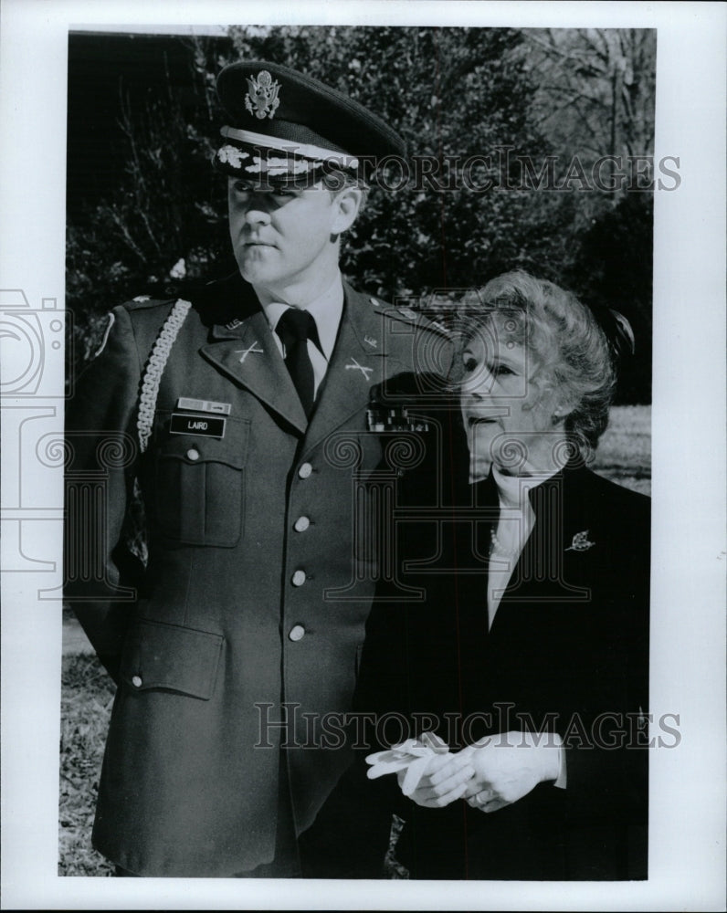 1986 Press Photo John Lithgow Resting Place CBS stars - RRW20091 - Historic Images