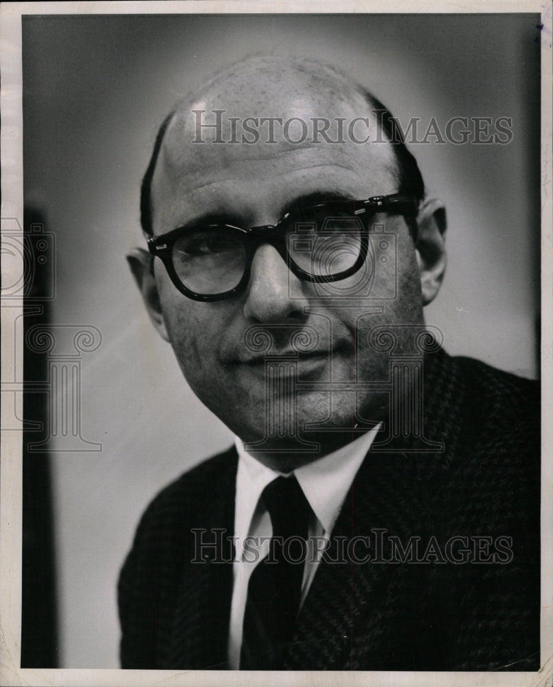 1968 Press Photo Sports Writer Frank Litsky - RRW20105 - Historic Images