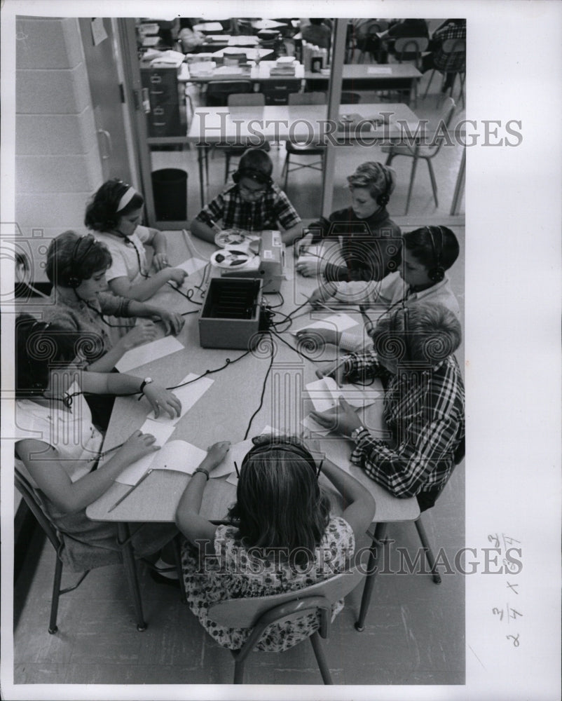 1965 Press Photo Teaching Team - RRW20165 - Historic Images