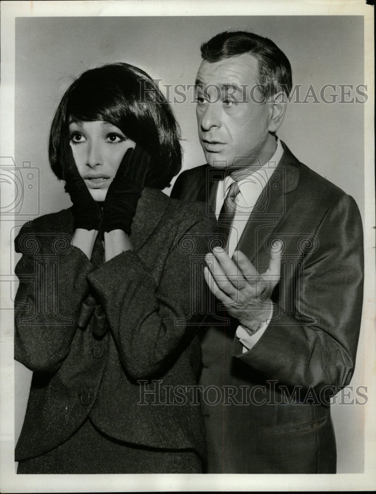 1964 Press Photo Shelley Berman (Comedian) - RRW20295 - Historic Images