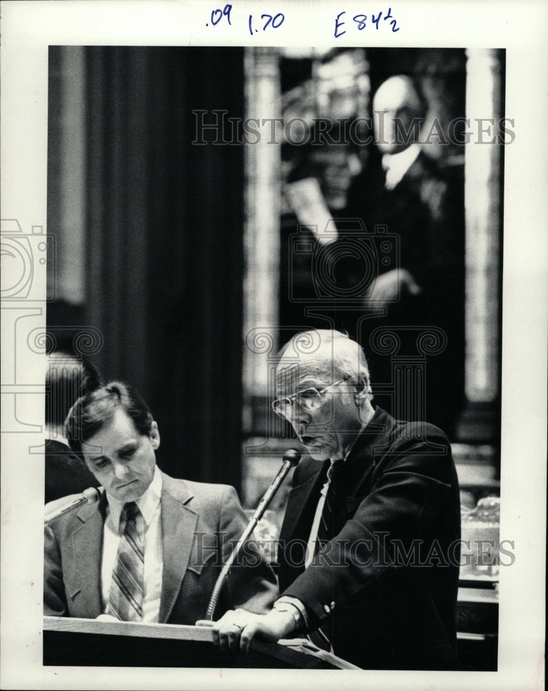 1984 Press Photo Senators Meiklejohn Soash Bill Debate - RRW20399 - Historic Images