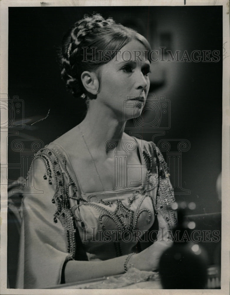 1968 Press Photo Julie Harrus Actress Hall Fame Hallmar - RRW20489 - Historic Images