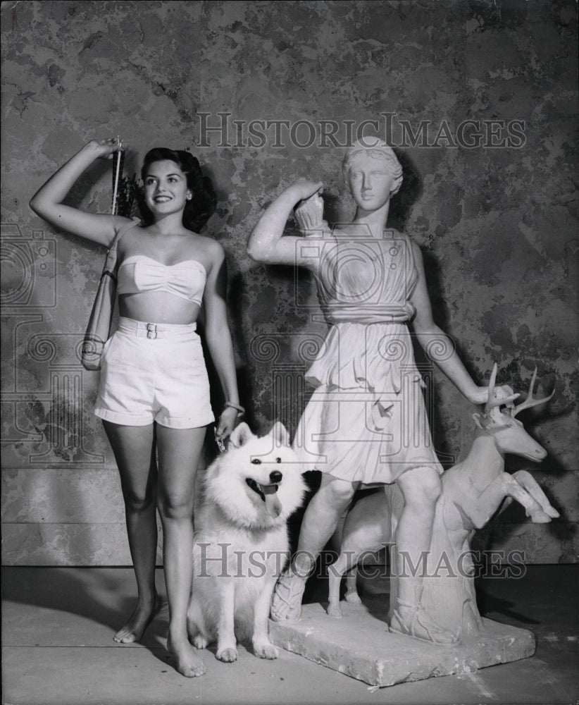 1953 Press Photo Gloria Gordon Statue Dog Actress - RRW20671 - Historic Images