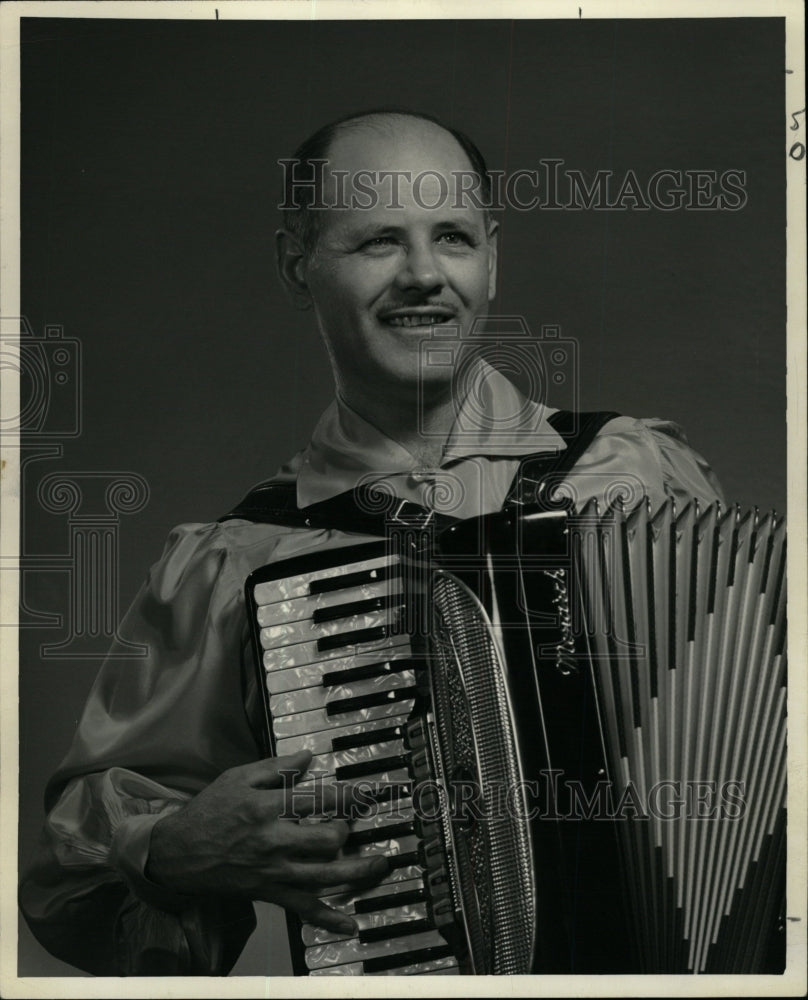 1982 Press Photo Fan Polka Music Dancer Tunes Adolph - RRW20767 - Historic Images