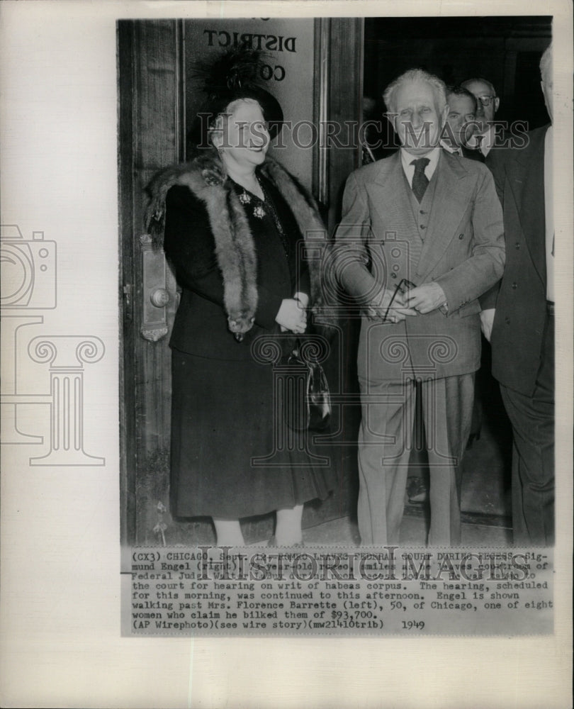 1949 Press Photo Pomeo Leaves Court During Recess - RRW20785 - Historic Images