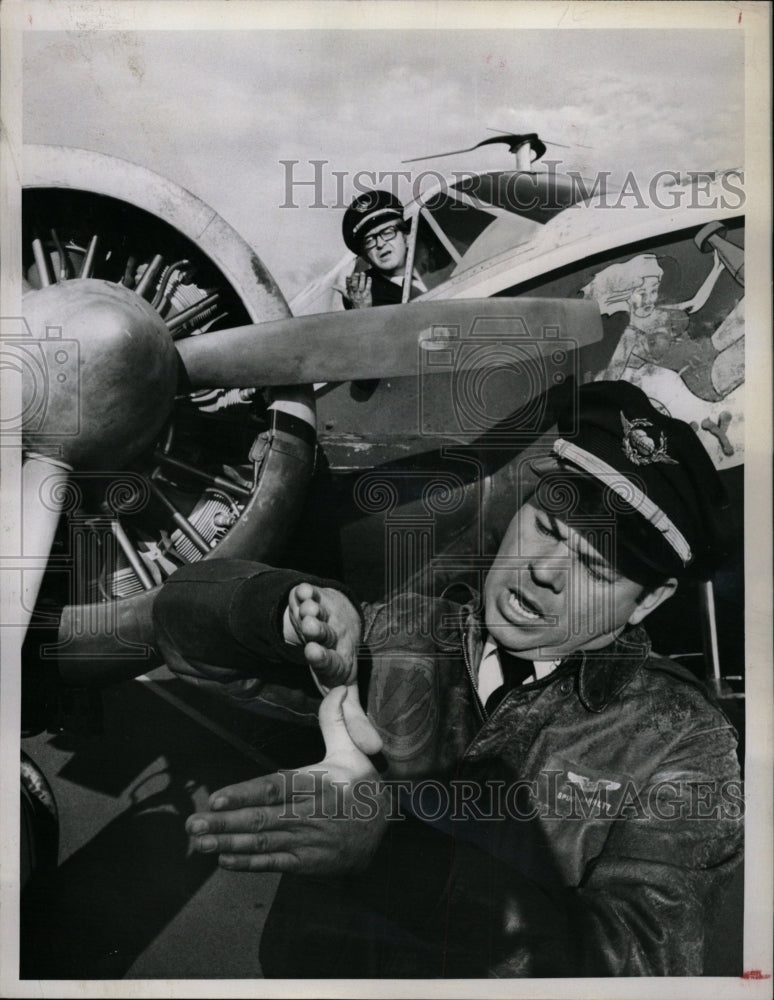 1970 Press Photo Tim Conway Pilot Airlines Joe Flynn - RRW20989 - Historic Images