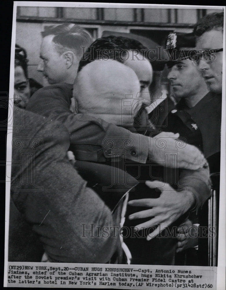 1960 Press Photo Cuban Hugs Khrushchev - RRW21173 - Historic Images