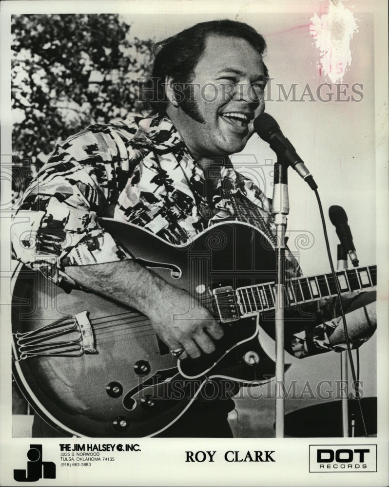 1974 Press Photo Roy Clark Robert Garner KLAK Radio - RRW21221 - Historic Images